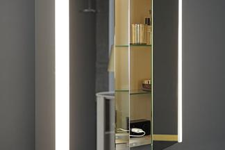 Geradliniger Spiegelschrank mit vertikalen LED-Leuchten, Lavo 2.0 burgbad