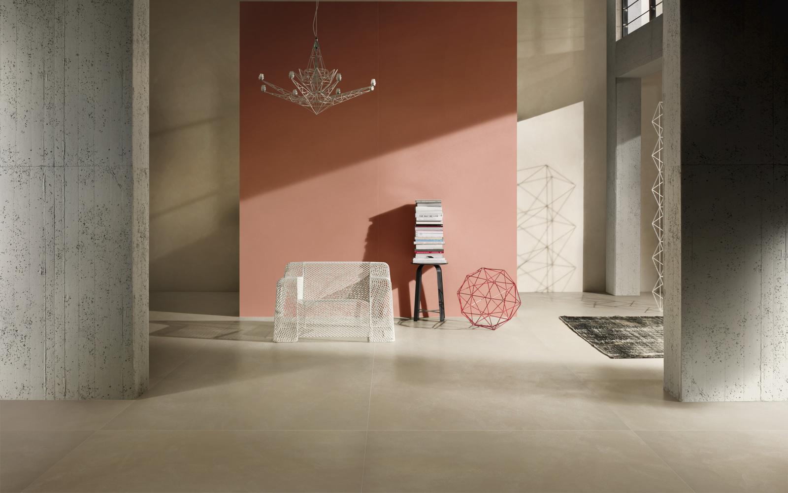 Empfangshalle mit großen Fliesen von Marazzi